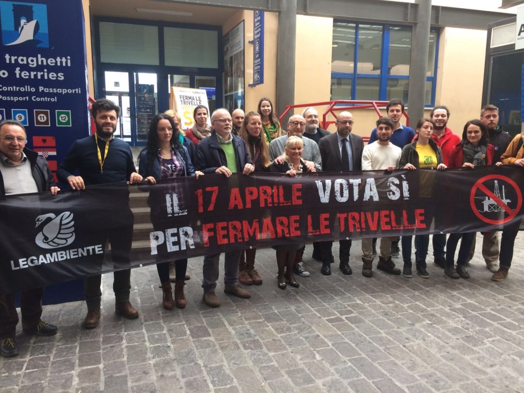 Referendum, parte da Ancona la caccia voto