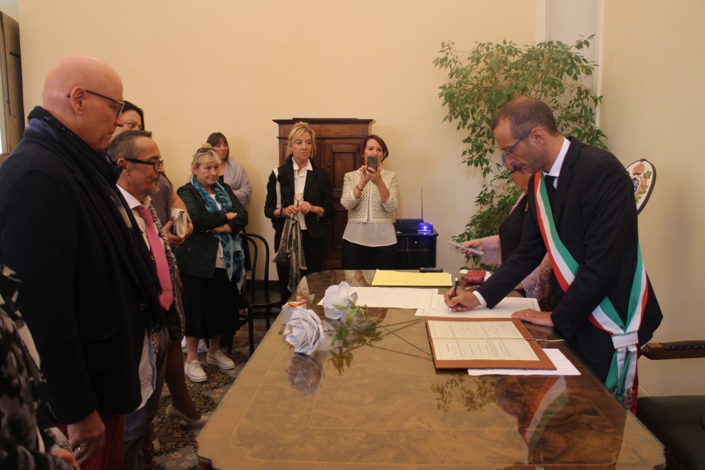 PESARO / Ricci celebra la prima unione civile a Palazzo Gradari