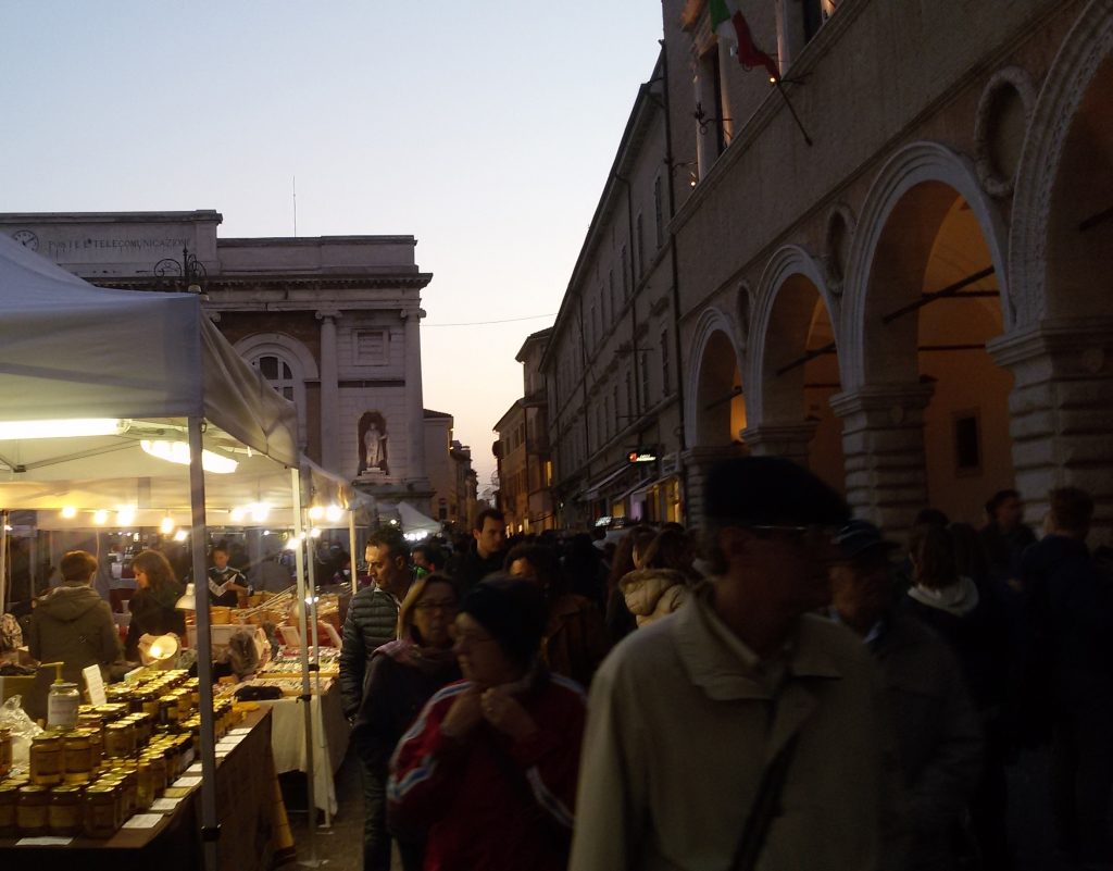 “Autunno in piazza”, a Pesaro il mercatino  enogastronomico