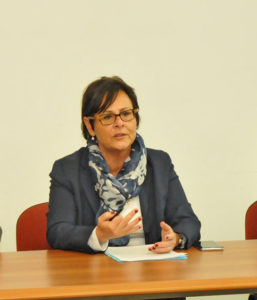 La vice presidente della Regione, Anna Casini, chiama “gentaccia” due terremotate di Arquata. Lei si difende: “Sono stata verbalmente aggredita con battute ingenerose e ironiche”