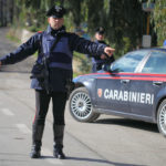 Percorre la Statale 76 in senso contrario, una donna bloccata dai Carabinieri