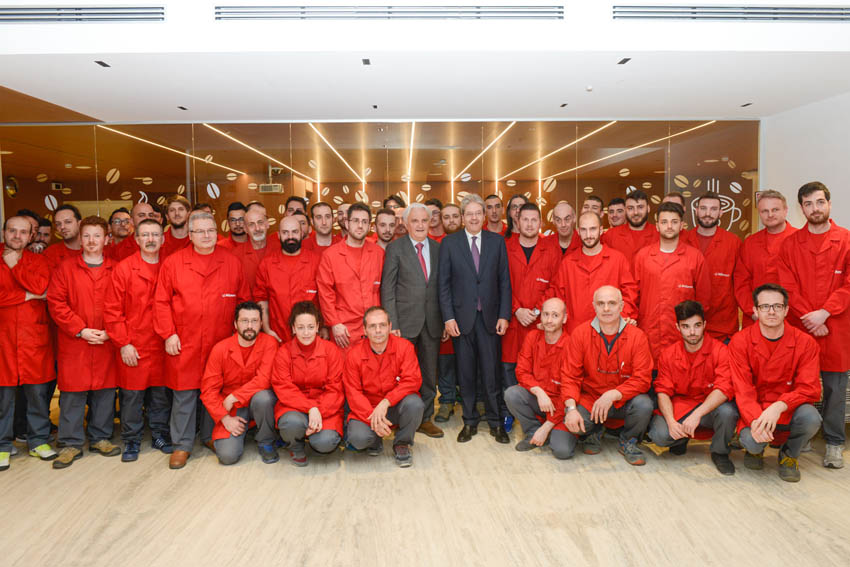 Il premier Paolo Gentiloni in visita alla Simonelli Group “la Ferrari delle macchine da caffè”