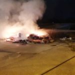 Roulotte in fiamme nella notte ad Ancona nel parcheggio dello stadio