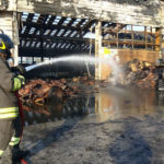 Al porto di Ancona continuano gli interventi di messa in sicurezza dei capannoni divorati dalle fiamme