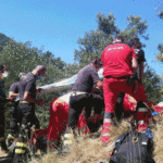 Cade da sei metri durante un’arrampicata, soccorso e trasferito a Torrette con l’eliambulanza