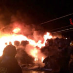 Maxi incendio nella notte in un’azienda per il trattamento dei rifiuti / Video