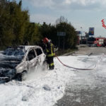 Auto alimentata a metano in fiamme ad Ancona