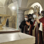 Benedetto dall’arcivescovo l’altare della Cattedrale di Ancona
