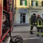 Incendio al centro di Ancona, nell’appartamento muoiono due cani ed un gatto