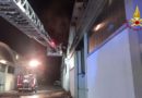 Incendio nella notte in un deposito di monopattini elettrici
