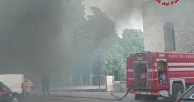 Un vasto incendio di sterpaglie alla periferia di Ascoli / Video