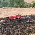 Nel pomeriggio un campo di grano devastato dalle fiamme