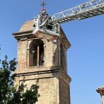 Parti pericolanti rimosse ad Osimo dal campanile della Chiesa della Misericordia