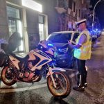 Controlli della Polizia locale ad Ancona: più di 20 sanzioni, verbali chilometrici e c’è pure chi vuol fare il selfie con gli agenti