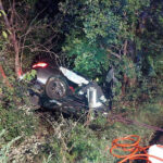 Un’auto finisce contro un albero: muore un ragazzo, feriti tre amici