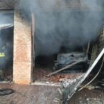 Auto prende fuoco all’interno di un garage, gravi danni