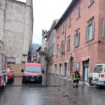 Allarme nel centro di Ascoli Piceno per una fuga di gas